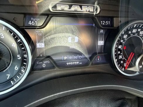 Used 2019 RAM 1500 Laramie AWD/4WD image 14