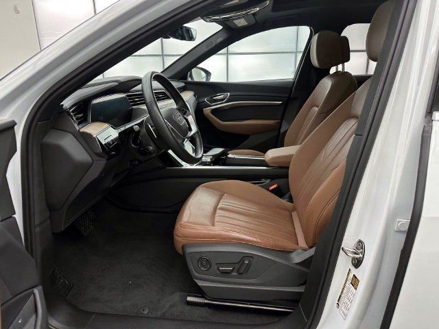 Certified 2024 Audi Q8 e-tron Premium Plus w/ Premium Plus Package AWD/4WD image 12