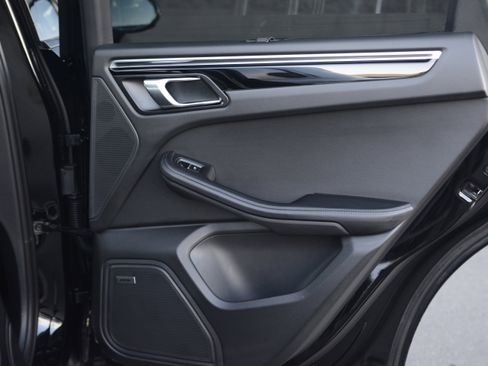 Used 2026 Porsche Macan image 33