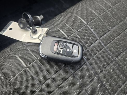 Used 2025 Honda HR-V Sport image 19