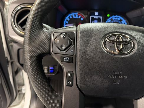 Used 2022 Toyota Tacoma TRD Sport w/ Technology Package image 17