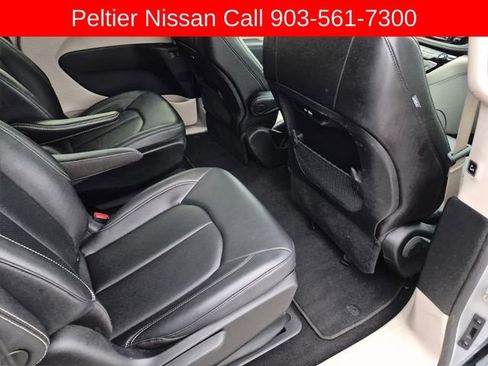 Used 2024 Chrysler Pacifica Limited FWD image 16