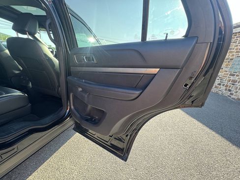 Used 2018 Ford Explorer XLT w/ Equipment Group 202A AWD/4WD image 22