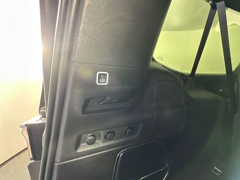 Certified 2024 Jeep Wagoneer L Series II w/ Flexible Seating Group AWD/4WD image 9