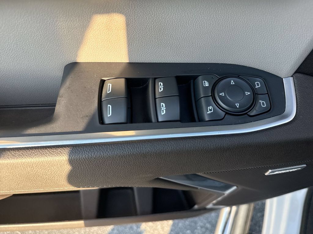Used 2022 Chevrolet Silverado 1500 LTZ AWD/4WD image 22