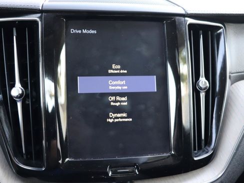 Used 2018 Volvo XC60 T6 Inscription w/ Convenience Package AWD/4WD image 15