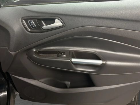Used 2017 Ford Escape SE AWD/4WD image 16