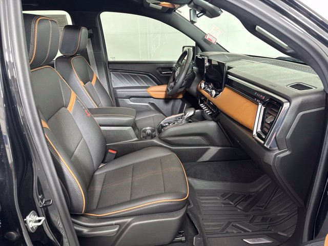 Used 2025 GMC Canyon AT4 AWD/4WD image 4