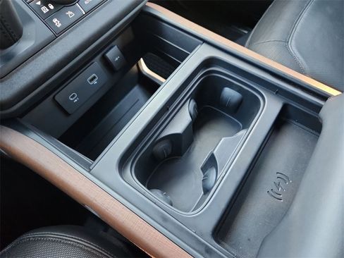 Used 2022 Land Rover Defender 90 X-Dynamic HSE image 31