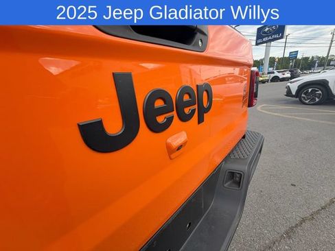 Used 2025 Jeep Gladiator Sport AWD/4WD image 17