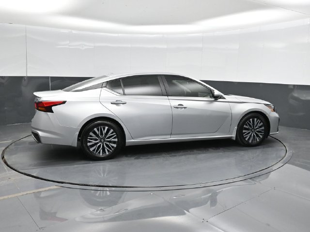 Used 2023 Nissan Altima 2.5 SV w/ SV Premium Package FWD image 4