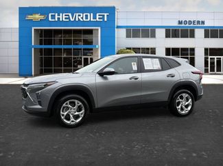 Used 2025 Chevrolet Trax LS w/ LS Convenience Package FWD video 1