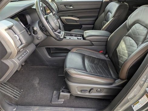 Used 2022 Nissan Pathfinder Platinum w/ Cargo Package image 31