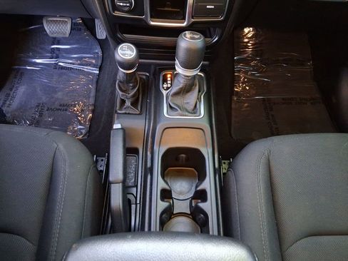 Used 2021 Jeep Wrangler Sport image 12