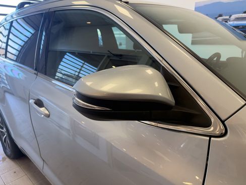 Used 2017 Toyota Highlander SE image 13