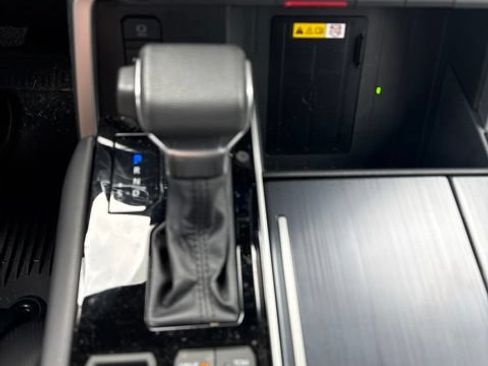 Used 2024 Toyota Sequoia Platinum AWD/4WD image 14