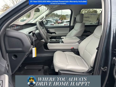 New 2026 Ford Expedition Active image 7