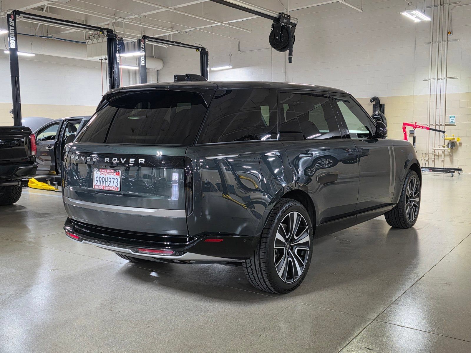 Used 2025 Land Rover Range Rover Long Wheelbase SE AWD/4WD image 7