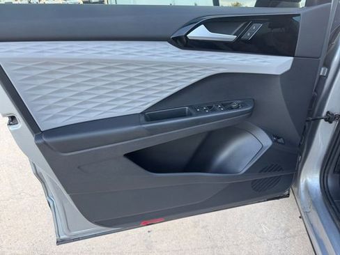 Used 2022 Volkswagen Taos S FWD image 4