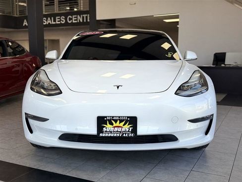 Used 2019 Tesla Model 3 Standard Range Plus image 3