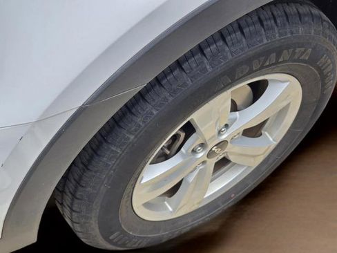 Used 2023 Kia Sorento LX FWD image 15