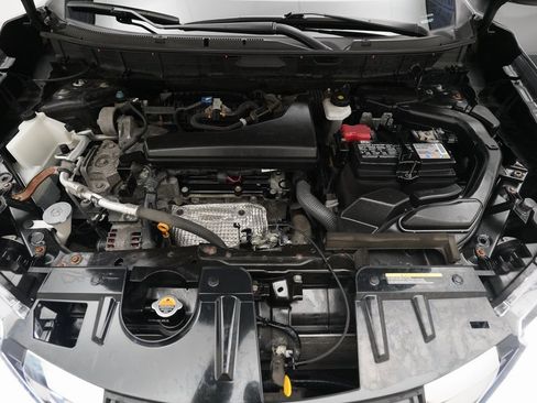 Used 2020 Nissan Rogue SV image 3