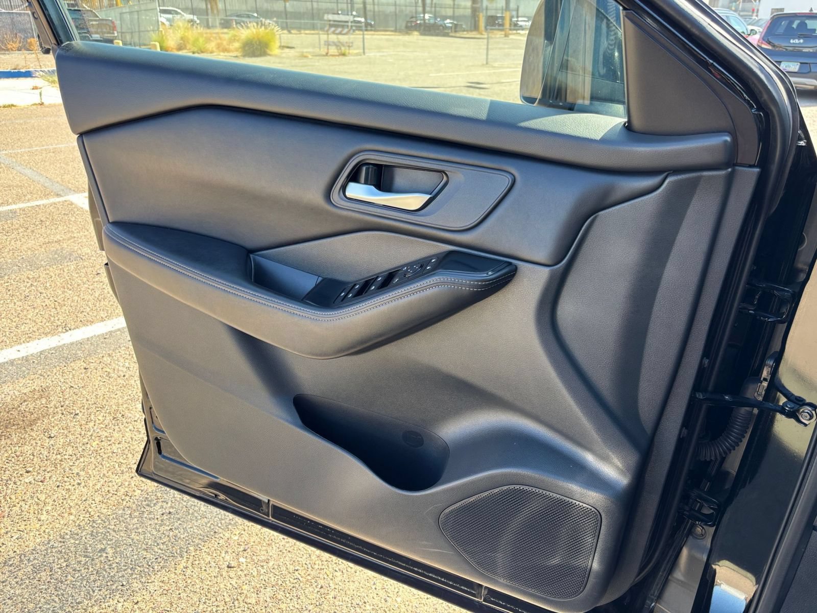 Used 2025 Nissan Rogue SV FWD image 18