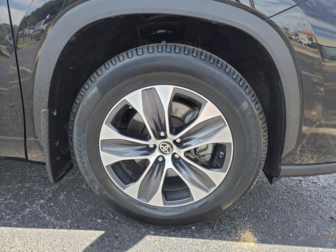 Used 2021 Toyota Highlander XLE FWD image 35