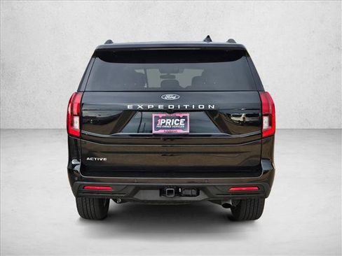 Used 2025 Ford Expedition Active RWD image 6