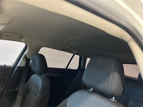 Used 2019 Buick Regal Preferred image 27