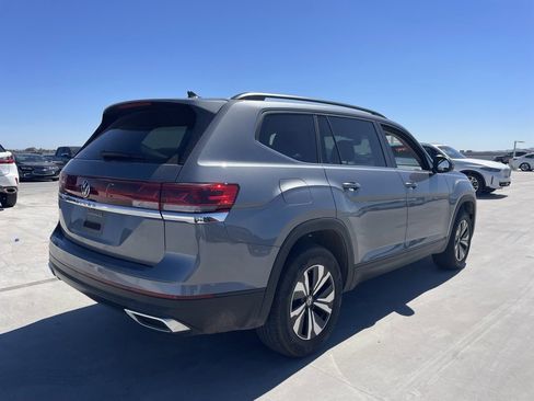 Used 2024 Volkswagen Atlas SE image 2