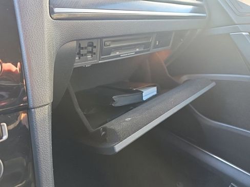 Used 2017 Volkswagen Golf R 4-Door image 32