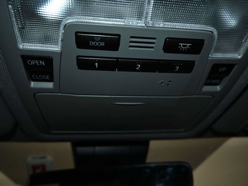 Used 2017 Toyota Highlander XLE AWD/4WD image 17