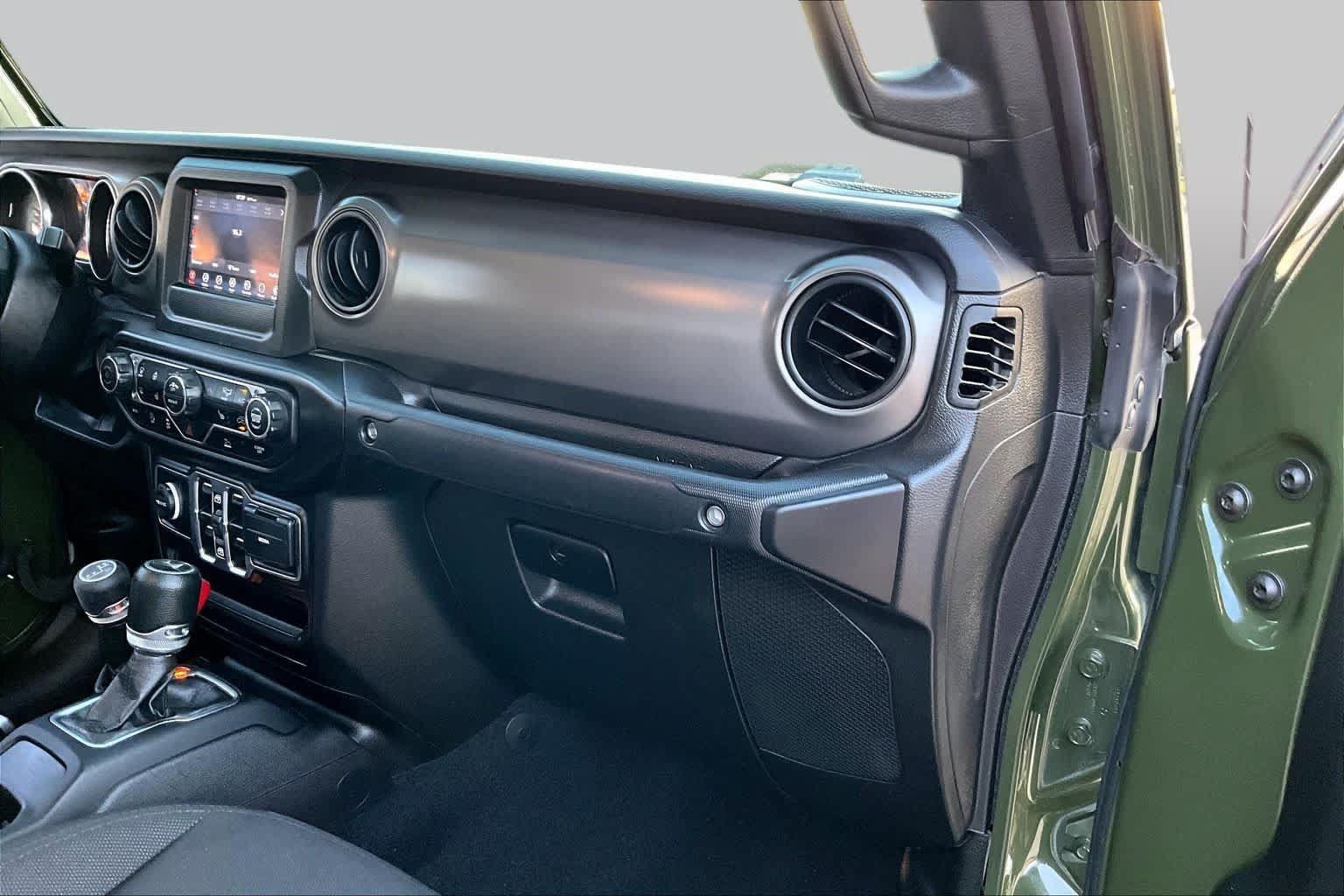 Used 2022 Jeep Gladiator Sport AWD/4WD image 16
