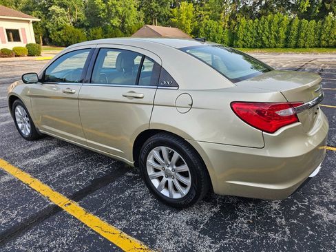 Used 2011 Chrysler 200 Touring FWD image 5