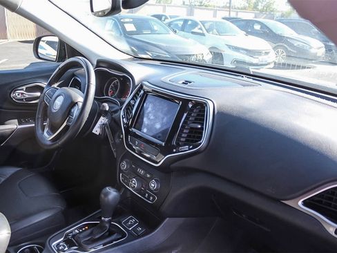 Used 2019 Jeep Cherokee Limited image 20