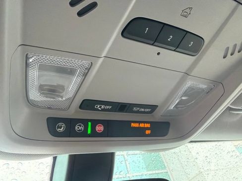 Used 2018 Chevrolet Equinox LT FWD image 10
