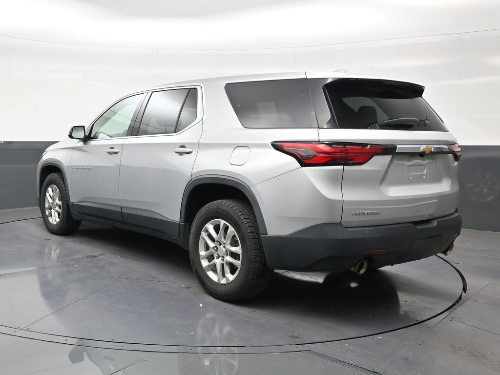 Used 2022 Chevrolet Traverse LS FWD image 3