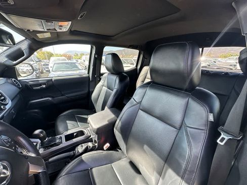 Used 2021 Toyota Tacoma TRD Sport w/ TRD Premium Sport Package AWD/4WD image 11