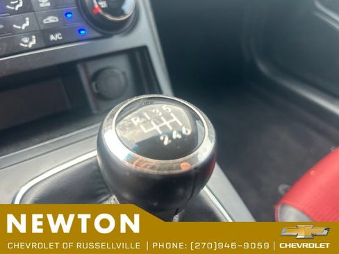Used 2012 Hyundai Genesis 3.8 RWD image 7