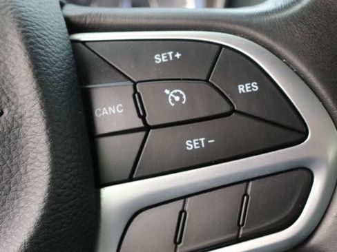 Used 2020 Chrysler 300 Touring w/ Sport Appearance Package RWD image 10