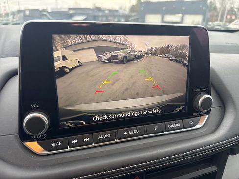 Used 2025 Nissan Rogue S image 21