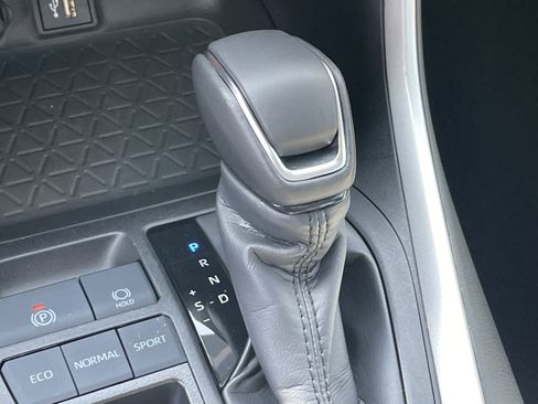 Used 2025 Toyota RAV4 XLE Premium image 26