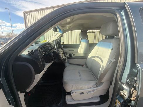 Used 2011 Chevrolet Silverado 2500 LT w/ Interior Plus Package image 10