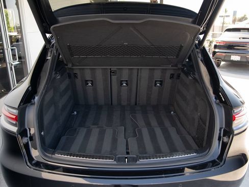 Used 2020 Porsche Macan w/ Premium Package AWD/4WD image 25