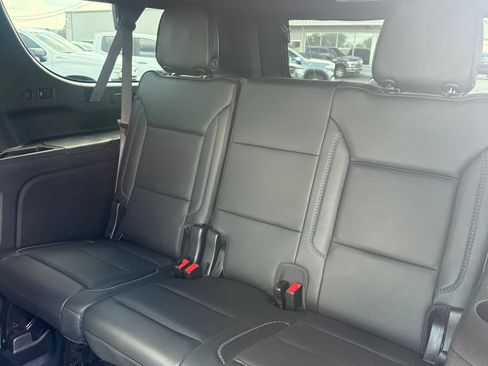 Used 2023 GMC Yukon XL Denali AWD/4WD image 37