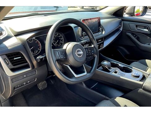 Used 2024 Nissan Rogue SV image 14