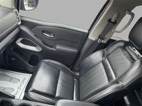Used 2023 Nissan Frontier SV w/ SV Premium Package image 16