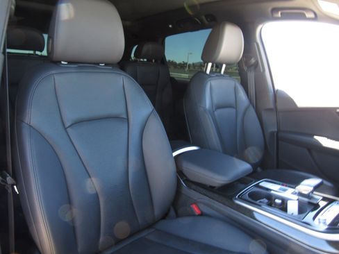 Used 2023 Audi Q7 3.0T Prestige image 11