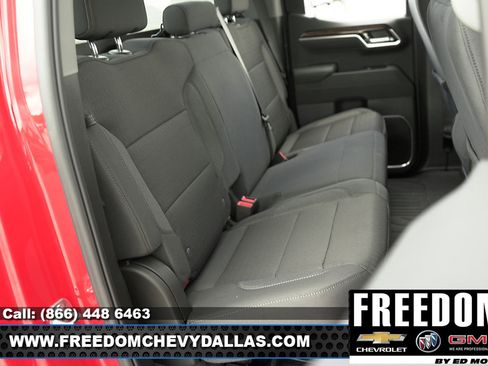 New 2025 GMC Sierra 1500 Elevation image 16